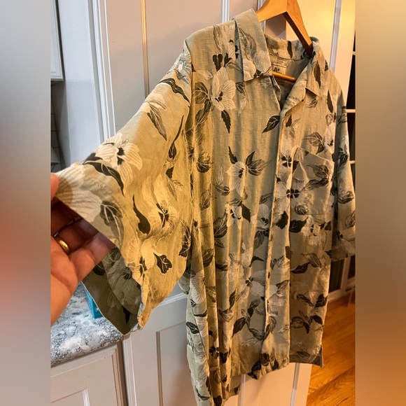 XL silk Seven Palms shirt. Classic tropical sage, gray, black & white print. - Picture 3 of 7